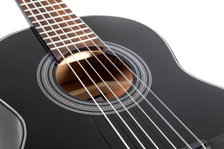 Actual product image Gewa Student Classical Guitar with Spruce Top and High-Gloss Finish (Classical guitar, Body: Okoume, Bünde: Nikkelzilveren, Fingerboard: Zwarthout Tek, Neck: Okoume, Top: Spruce)