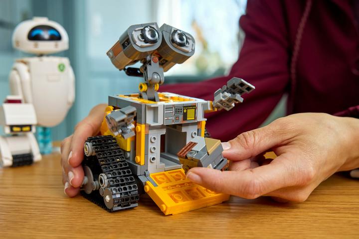 Actual product image LEGO WALL-E and EVE (43279, LEGO Disney)