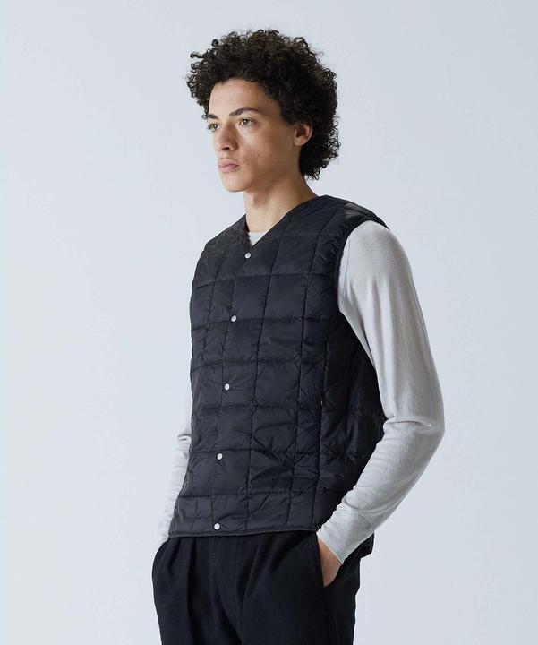 Actual product image Taion V-Neck Button Down (XL)