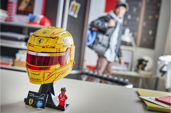 Productafbeelding LEGO Scuderia Ferrari HP Lewis Hamilton Helm (43022, LEGO Edities)