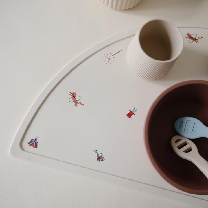 Image du produit Mushie Silikon Tischset Zirkus (1 pcs, 48 x 23 cm)