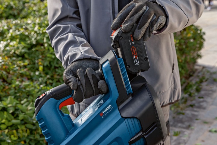 Actual product image Bosch Hausgeräte Akku Sauggebläse GBL 18V-800 06008D2200 (Rechargeable battery operated, Leaf vacuums)