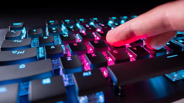 Actual product image Roccat Vulcan 121 Aimo (US, Cable)