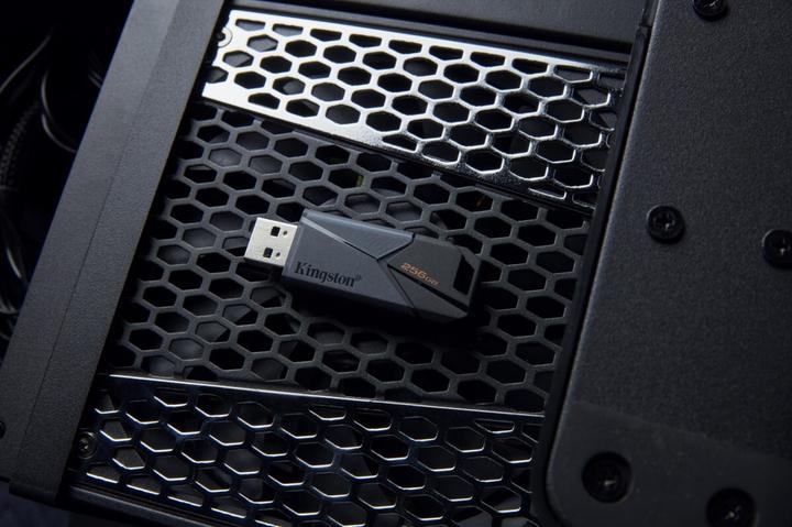 Actual product image Kingston DataTraveler Exodia Onyx (256 GB, USB-A)
