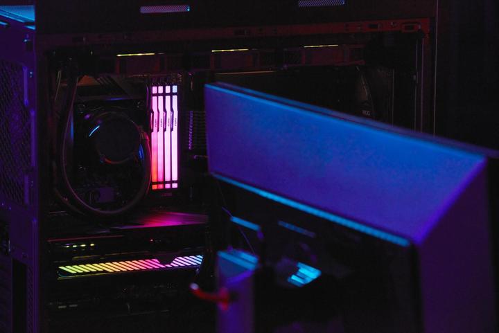 Produktbild Kingston FURY Beast RGB (2 x 32GB, 6000 MHz, DDR5-RAM, DIMM)