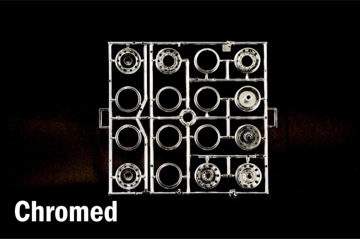 Actual product image Italeri 1:24 RENAULT AE500 Magnum