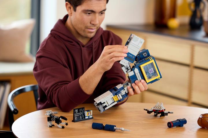 Image du produit LEGO 10358 Confidential (10358, LEGO Icons)