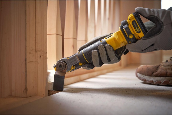 Actual product image Stanley FatMax 18V Battery Multifunction Tool SFMCE500D2K (2.0 Ah, Grinder, Saw & Universal Fair