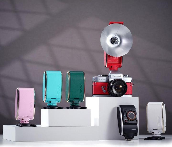 Immagine prodotto Godox Retro Lux Senior Rosso (Macroflash, Canon, Fujifilm, Nikon, Olympus, Pentax, Sony)