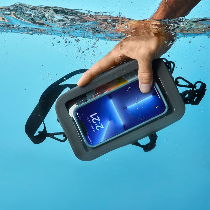 Actual product image Nite Ize RunOff™ Waterproof Hip Pack Blue