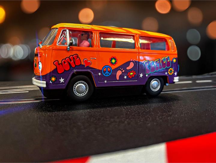 Actual product image Carrera D132 VW Bus T2b Peace and Love