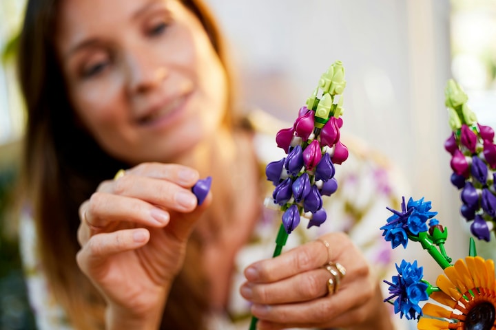 Actual product image LEGO Wildflower Bouquet (10313, LEGO Icons, LEGO Botanical)