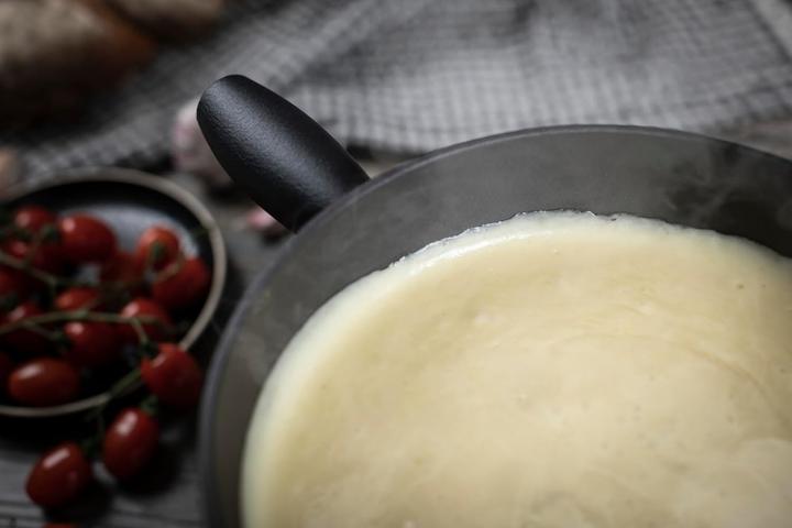 Actual product image Kuhn Rikon Caquelon induction fonte noir matt- Ø 24 cm (3.20 l)