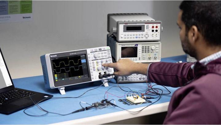 Actual product image Tektronix Digital oscilloscope
