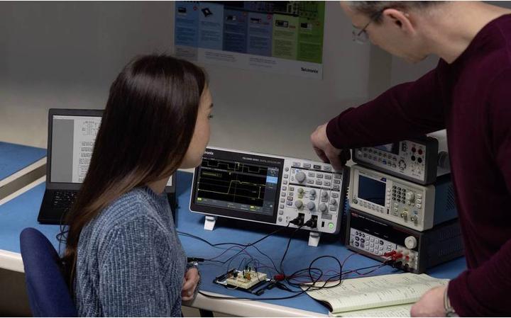 Actual product image Tektronix Digital oscilloscope