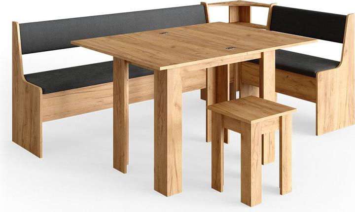 Vicco Roman mit Tisch