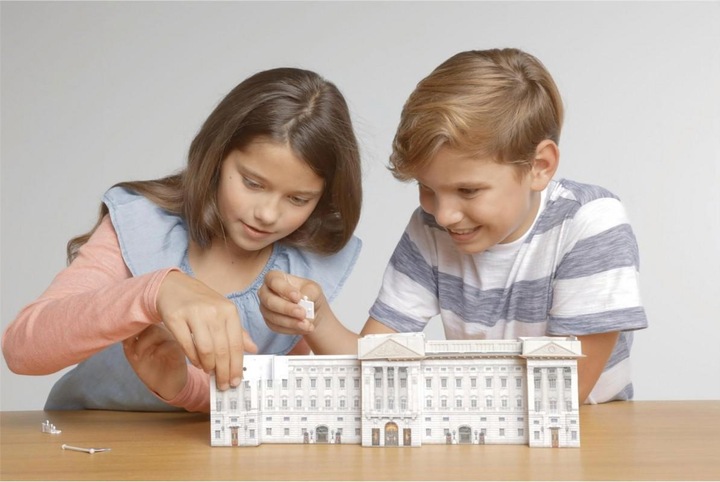 Actual product image Ravensburger Buckingham Palace at night (216 pieces)