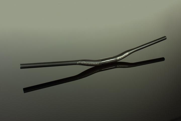 Actual product image Renthal V3 Fatbar Carbon Riser Handlebar, 31.8, 800x20mm, carbon/gold (31.80 mm)