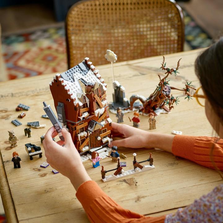 Actual product image LEGO Howling hut and whipping willow (76407, LEGO Harry Potter)