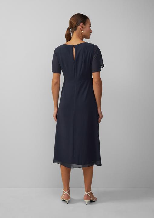 Actual product image S.Oliver Kleid Chiffonkleid mit Volants und U-Boot-Ausschnitt (32)