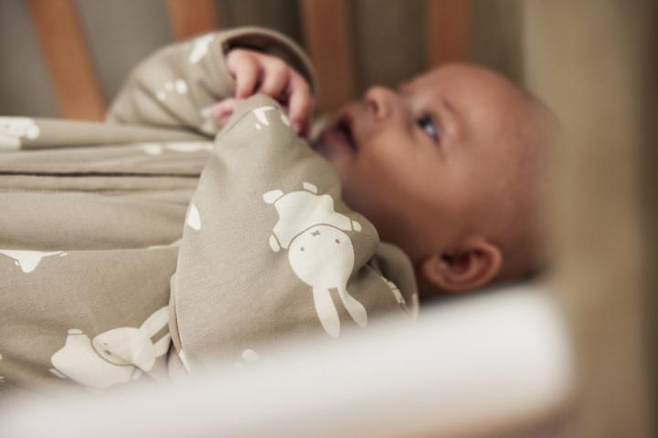 Produktbild Jollein Baby Schlafsack mit Abnehmbaren Ärmel 110cm Miffy Snuffy - Olive Green (110 cm, 3.5 TOG, Frühling, Herbst, Winter)