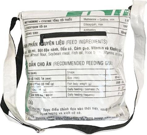 Produktbild Bekos Upcycling - Studententasche aus recycelten Fischfuttersäcke weiss