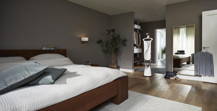 Actual product image Philips GARMENT STEAMER/GC557/30 (2000 W, 40 g/min)