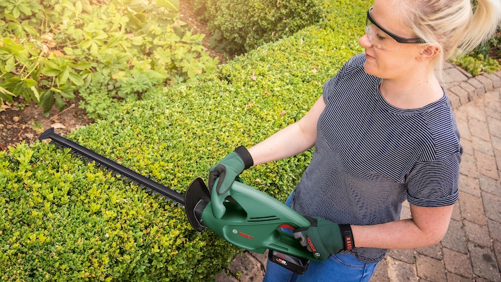Produktbild Bosch Home & Garden EasyHedgeCut 18-45 (Akkuheckenschere)