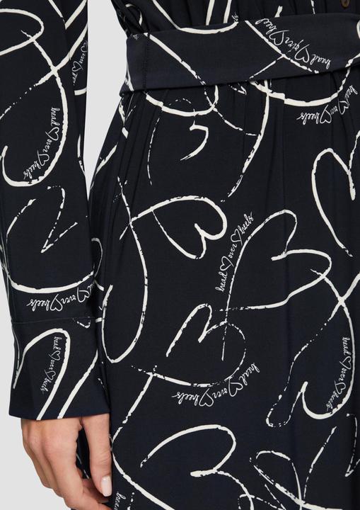 Image du produit S.Oliver Kleid Hemdblusenkleid aus Jersey mit Bindegürtel und Herz-Print (42)