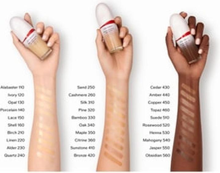 Image du produit Shiseido Revitalizing Skin Glow Fond de teint No 540 (540 Acajou)