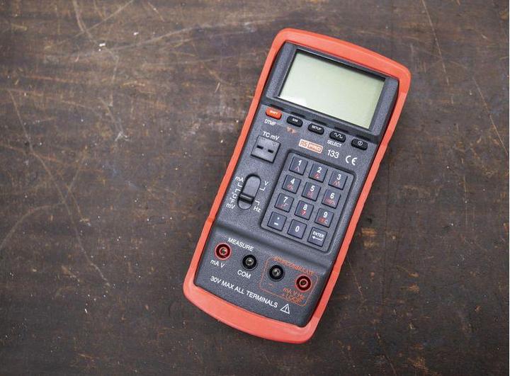 Image du produit RS PRO 133 Calibrateur de courant et de tension, 20V / 24mA, 0,03 (Mallette d'instruments de mesure)