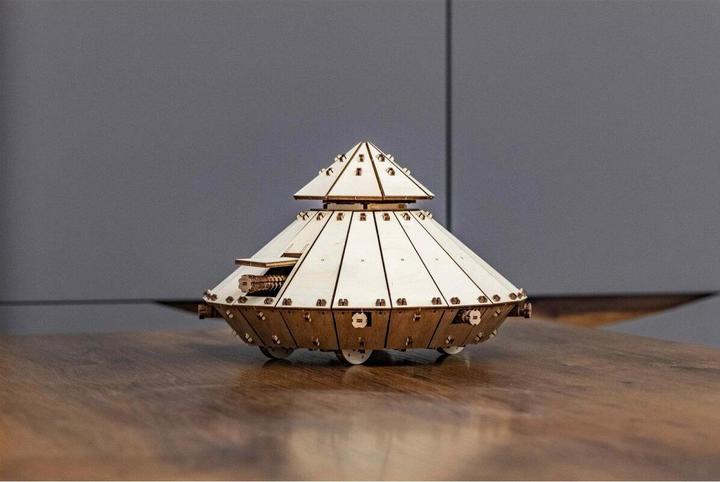 Actual product image Eco Wood Art DaVinci Tank