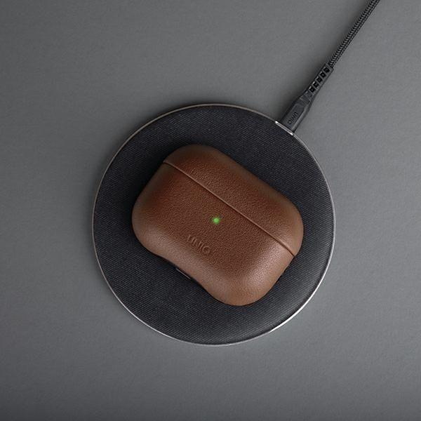 Actual product image Uniq etui Terra AirPods Pro Genuine Leather oliwkowy/olive (Headphone bag)