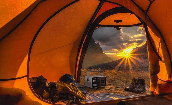 Actual product image Revolt Powerbank & Solar Converter (222 Wh, 2.35 kg)