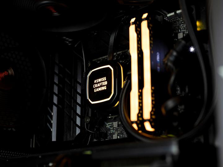 Produktbild Joule Performance eSports RTX4070TI I9 (Intel Core i9-13900K, 32 GB, 2000 GB, GeForce RTX 4070 Ti)