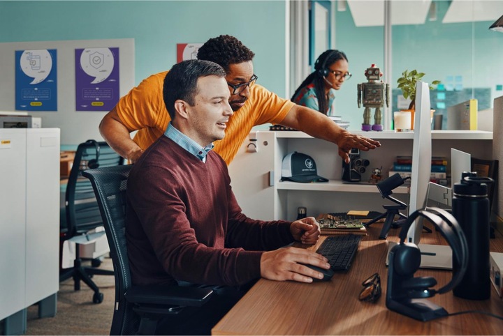 Produktbild Poly Voyager Focus 2 MS (Kabellos, Kabelgebunden, USB-C)