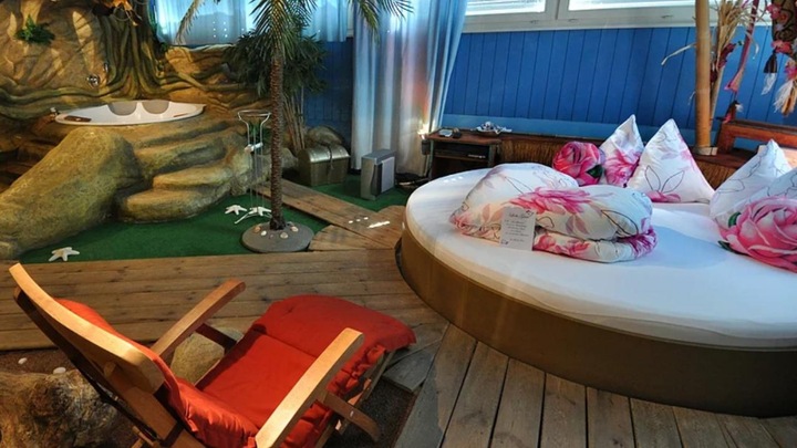 Actual product image Loveroom Laguna Romantica
