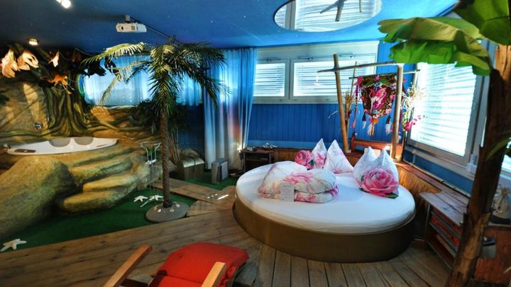 Actual product image Loveroom Laguna Romantica