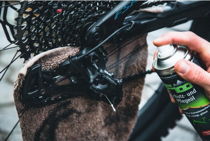 Actual product image F100 Bike care oil (300 ml, Care set)