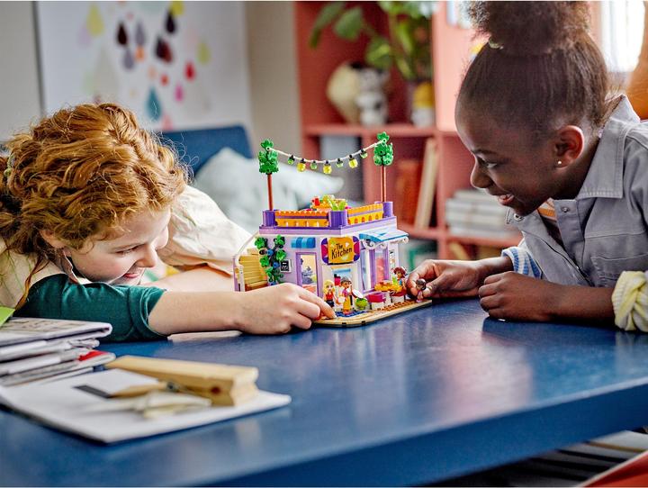 Actual product image LEGO Heartlake City Community Kitchen (41747, LEGO Friends)