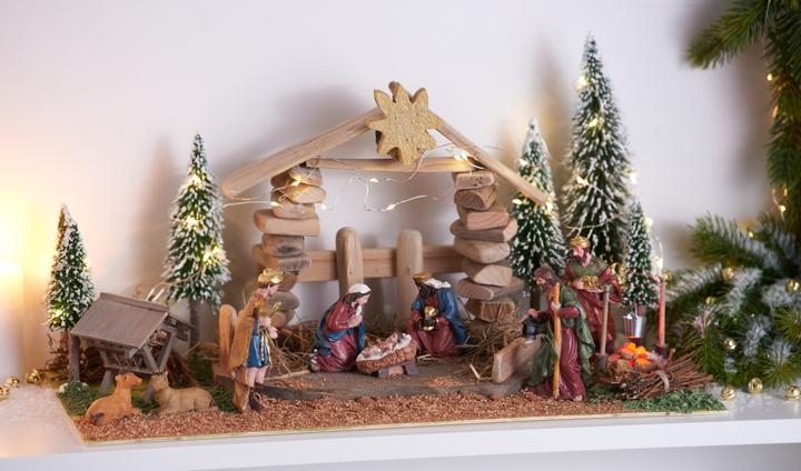 Actual product image VBS Feeding cot, wood, approx. 7x7x8cm (7 x 7 x 8 cm)