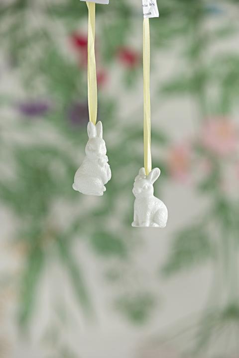 Produktbild Hutschenreuther Osteranhänger - Weiss - Hase sitzend (1 x, 4 x 6.5 cm)