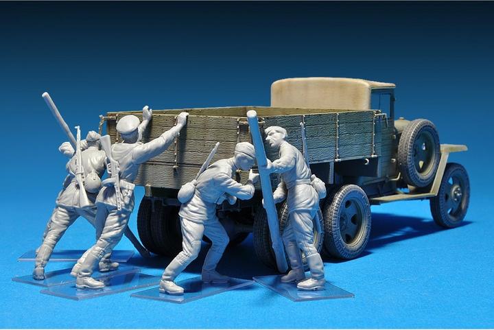 Actual product image Mini art Pushing Soviet Soldiers