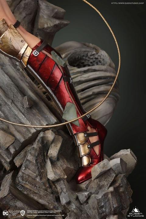 Actual product image Queen Studios Wonder Woman Comic Statuette 1/4 Wonder Woman Early Bird Version 47 cm