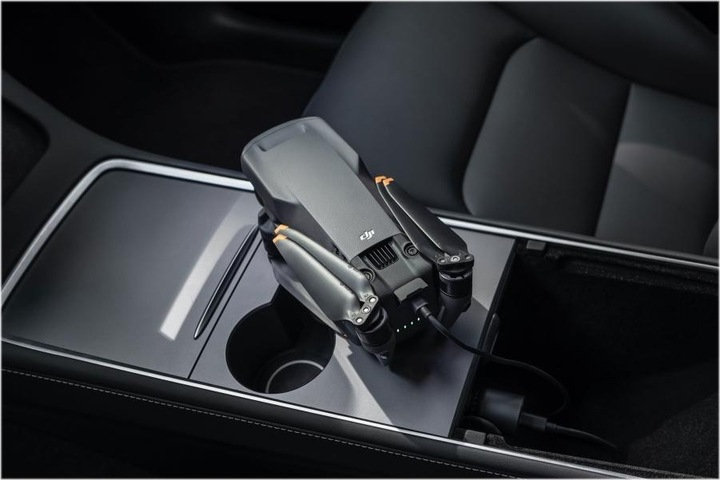 Produktbild DJI Autoladegerät (Drohnen Ladegerät, DJI Mavic 3, DJI Mavic 3 Pro, DJI Avata, DJI Mavic 3 Cine, DJI Mavic 3 Classic, DJI Mavic 3 Pro Cine, DJI Air 3)