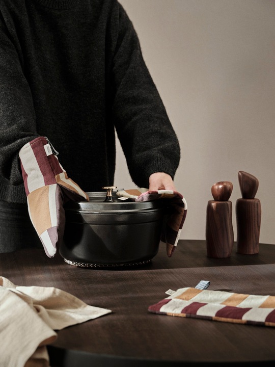 Produktbild Ferm Living Section Topflappen (100% Bio-Baumwolle. Hitzebeständige Polsterung aus recyceltem Polyester)