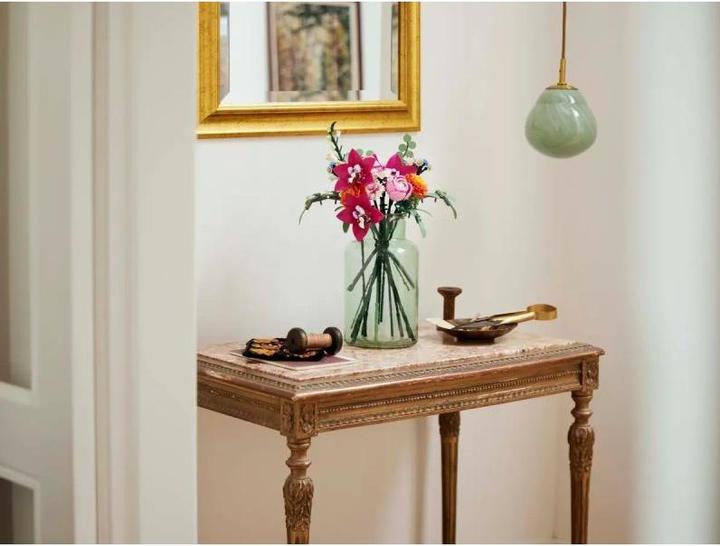 Actual product image LEGO Schöner Rosafarbener Blumenstrauss (10342, LEGO Botanicals, LEGO Icons)