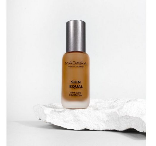 Madara Organic Skincare Skin Equal Fondotinta Soft Glow SPF15 30ml Fudge (80 Caramelle)