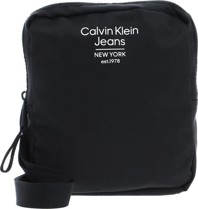 Produktbild Calvin Klein CKJ Sport Essentials Reporter 18 EST Black (100% Recyceltes Polyester)