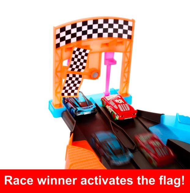 Produktbild Mattel Disney Pixar Cars GITD TRACK SET